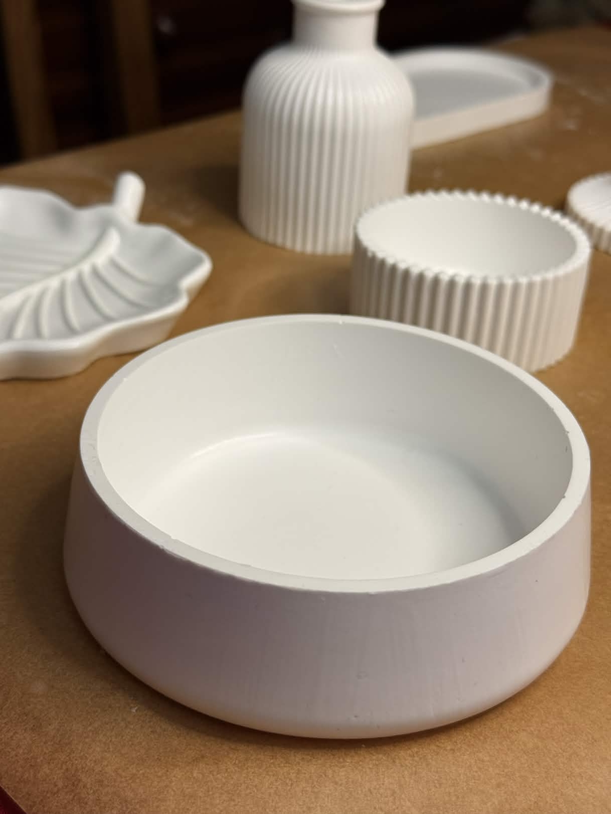 Peca de Jesmonite AF Studio em ambiente calmo